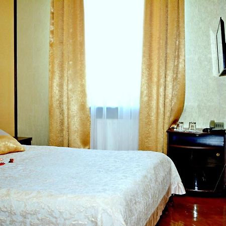 Argo Hotel Lviv Bagian luar foto