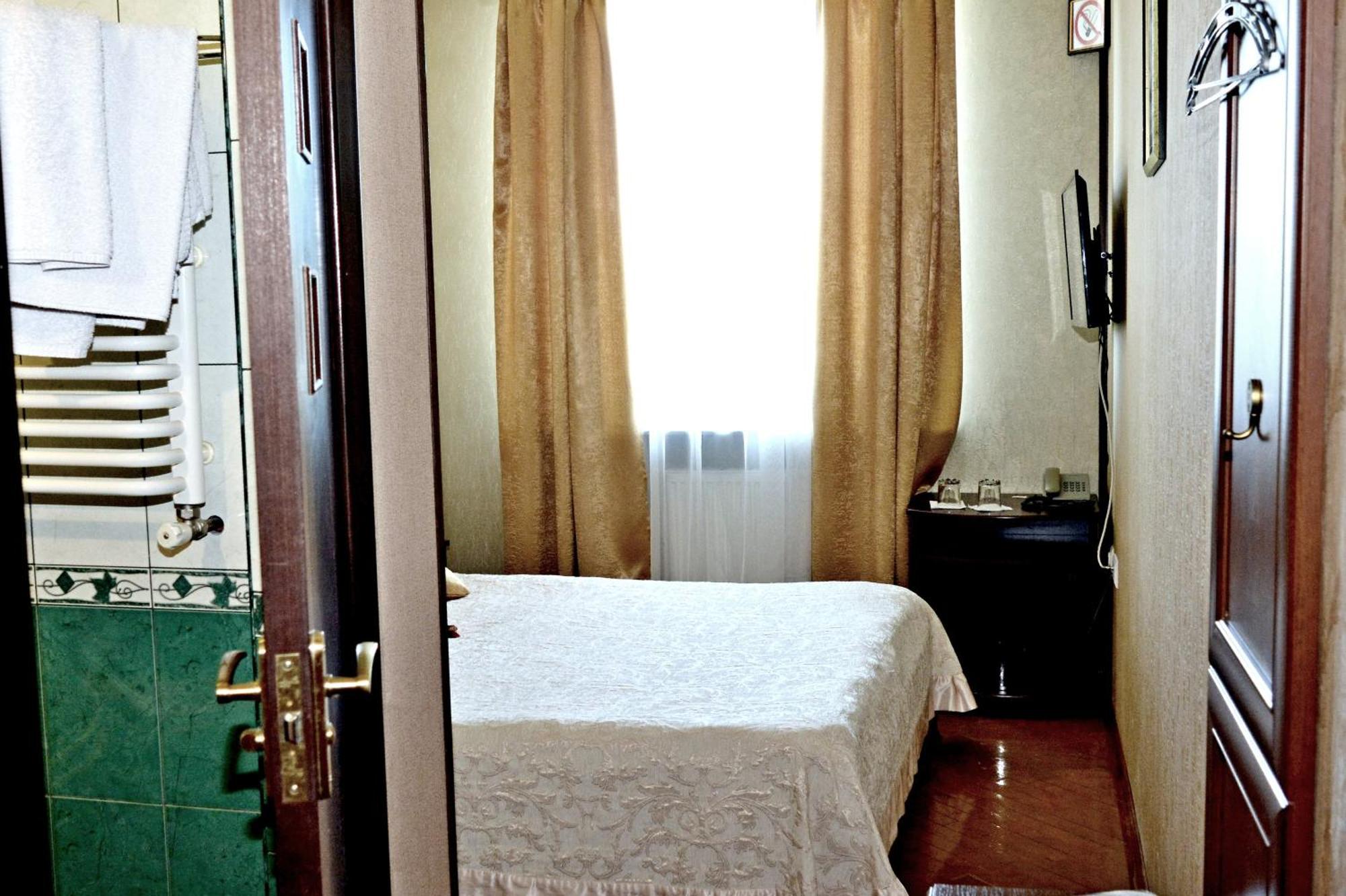 Argo Hotel Lviv Bagian luar foto