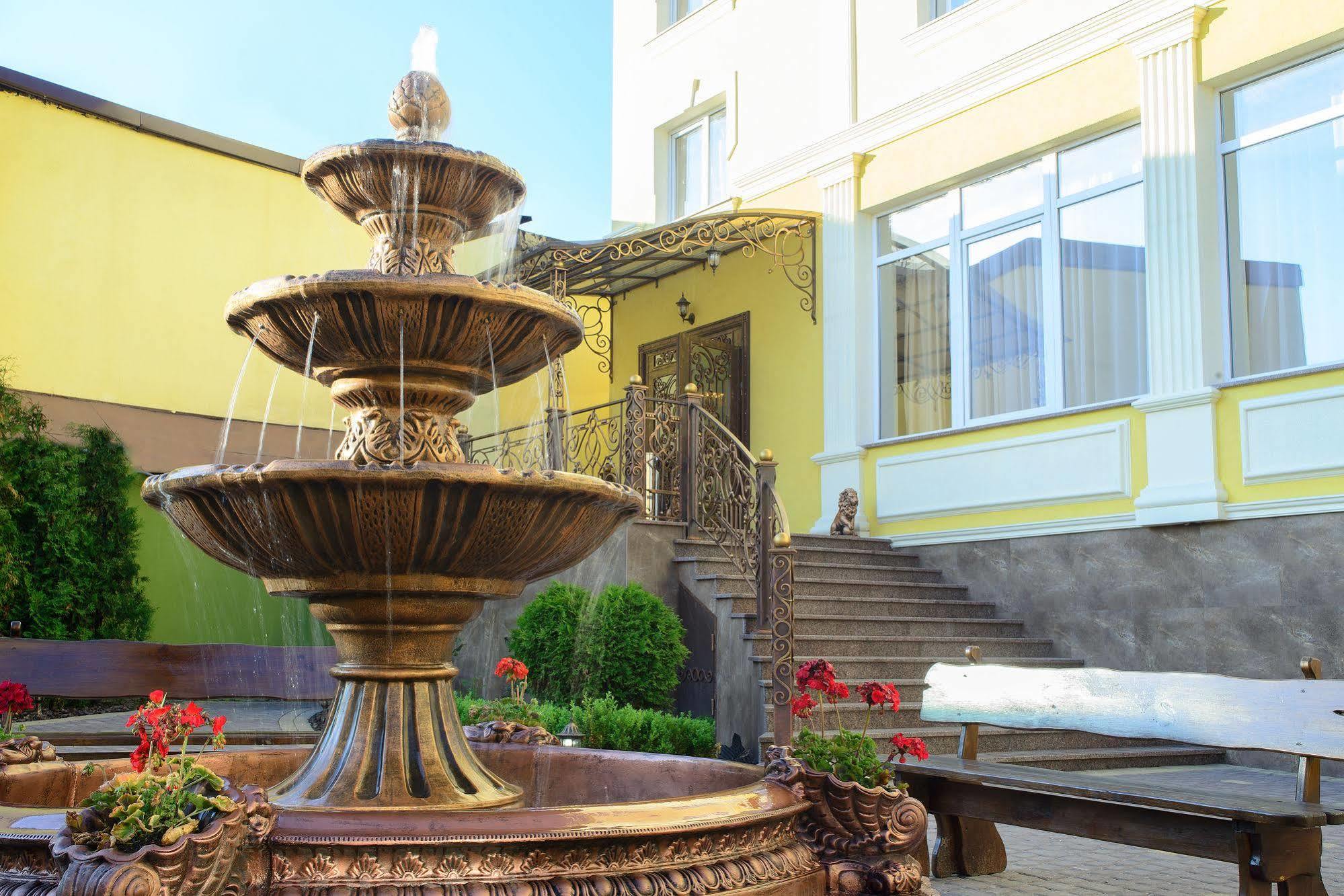 Argo Hotel Lviv Bagian luar foto