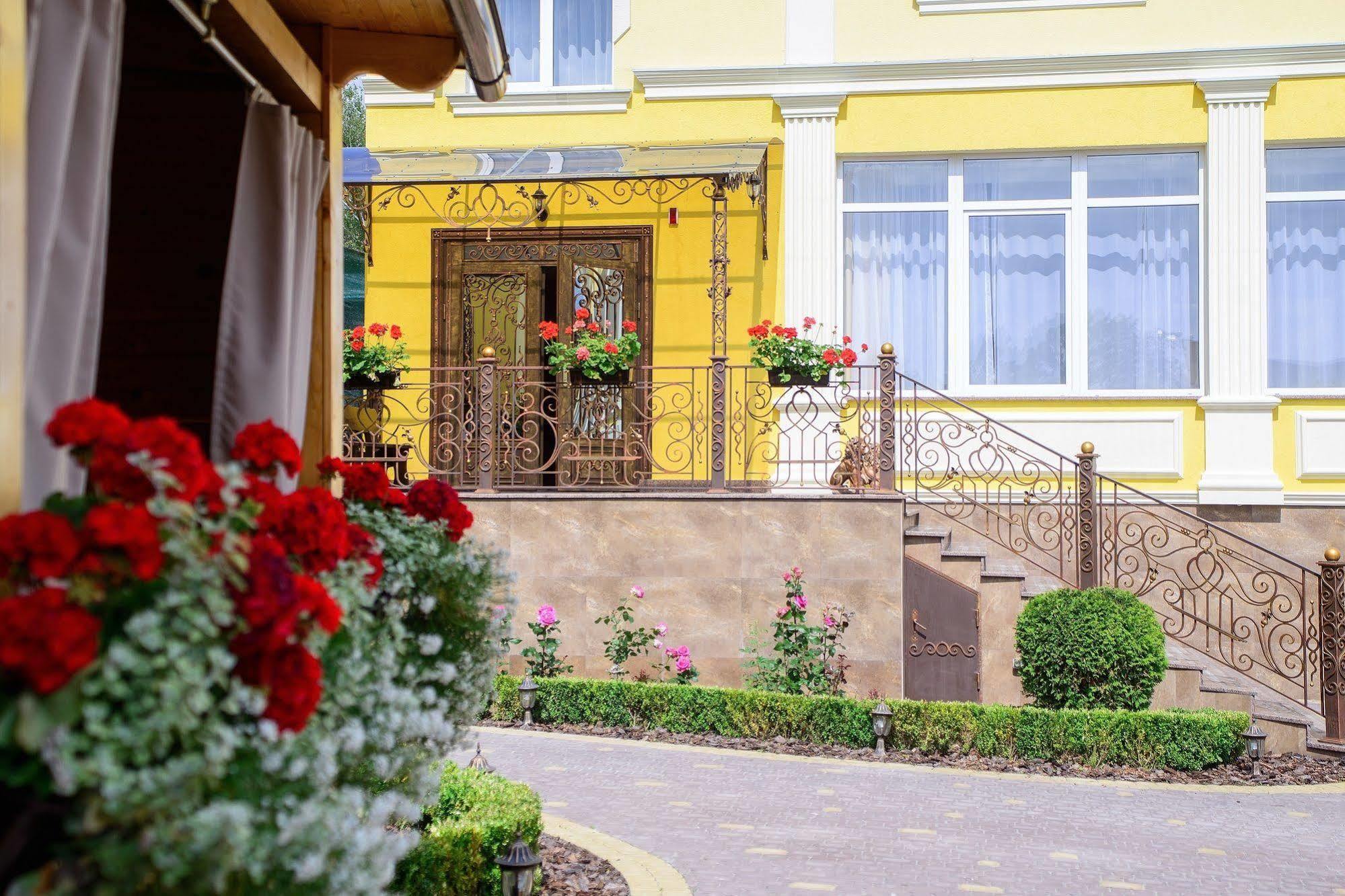 Argo Hotel Lviv Bagian luar foto