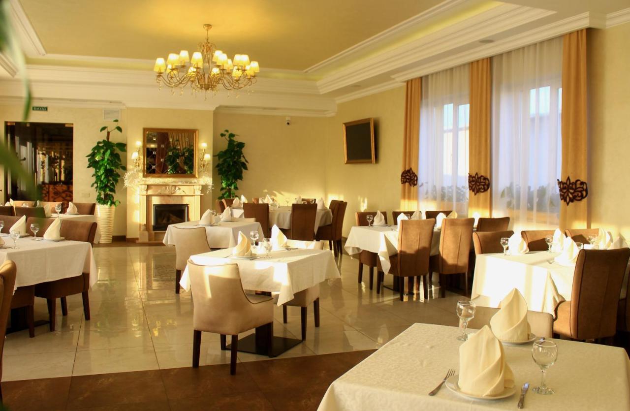 Argo Hotel Lviv Bagian luar foto