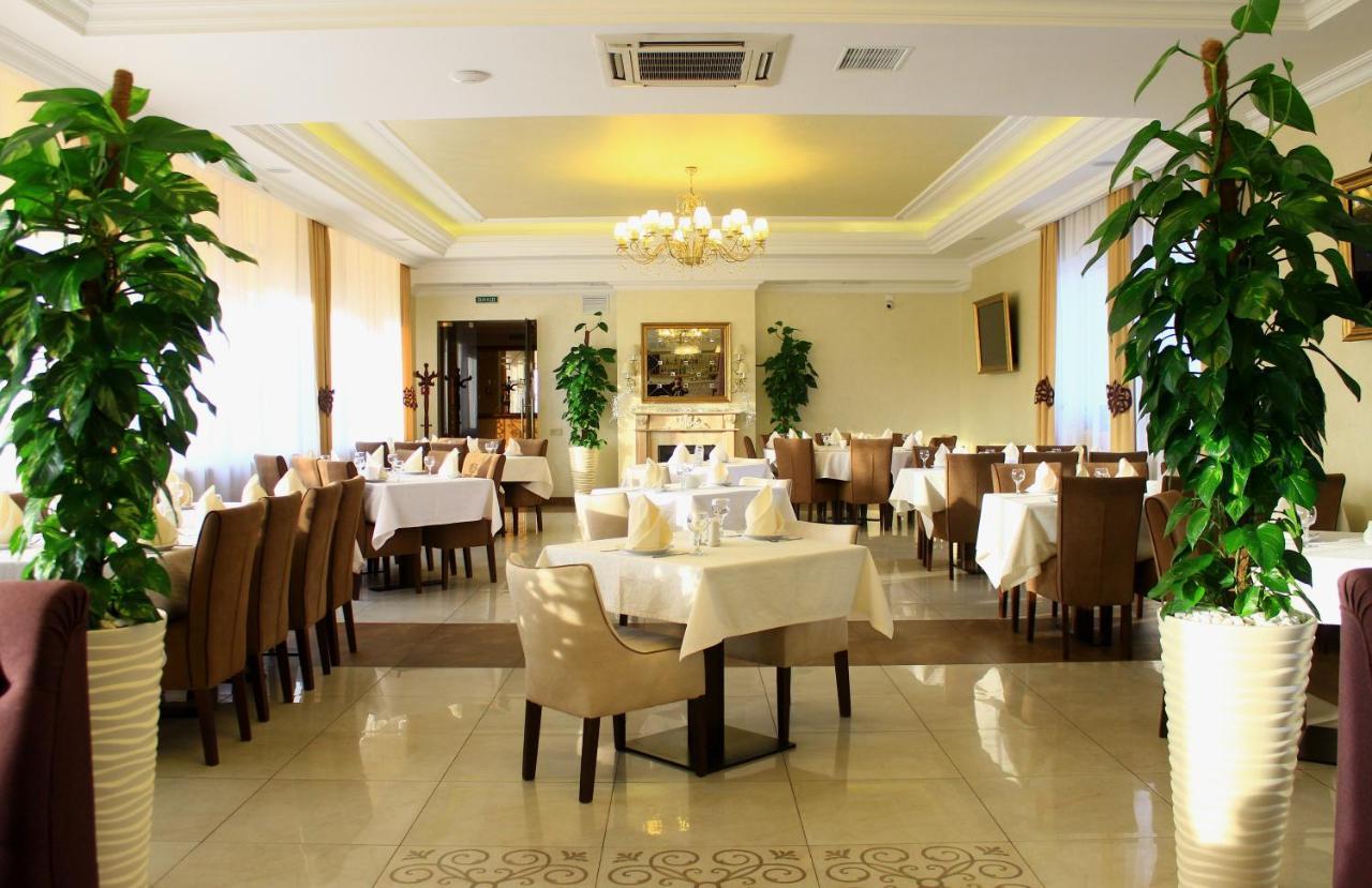 Argo Hotel Lviv Bagian luar foto