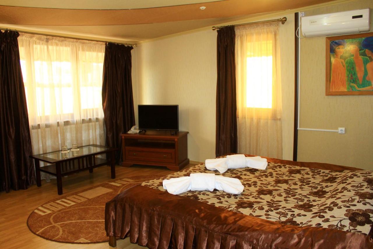Argo Hotel Lviv Bagian luar foto