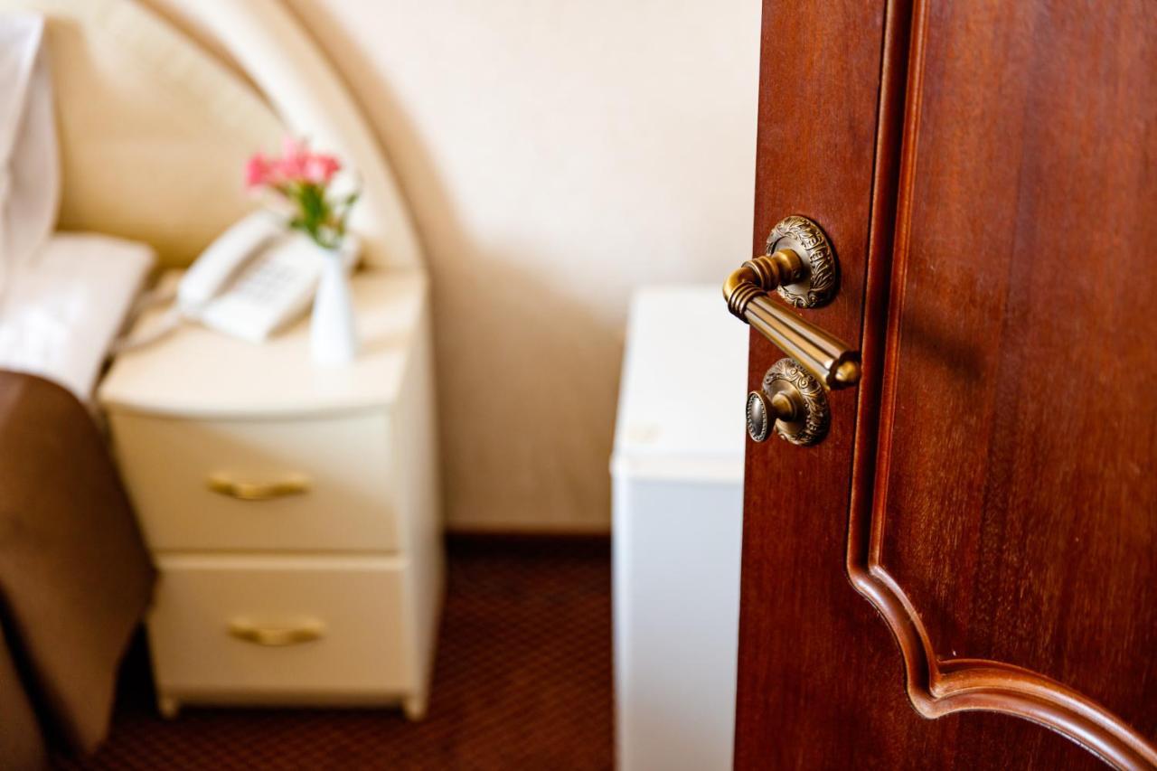 Argo Hotel Lviv Bagian luar foto