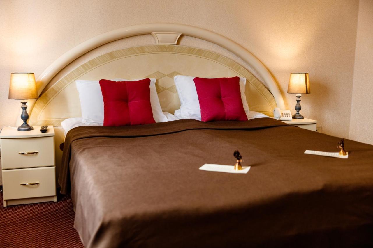 Argo Hotel Lviv Bagian luar foto