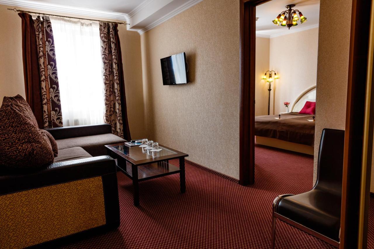 Argo Hotel Lviv Bagian luar foto
