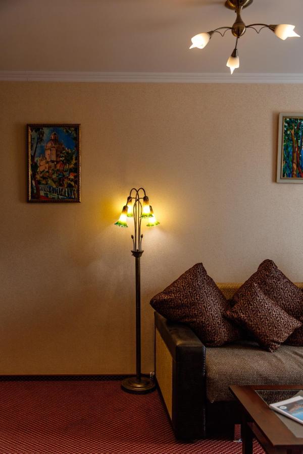 Argo Hotel Lviv Bagian luar foto
