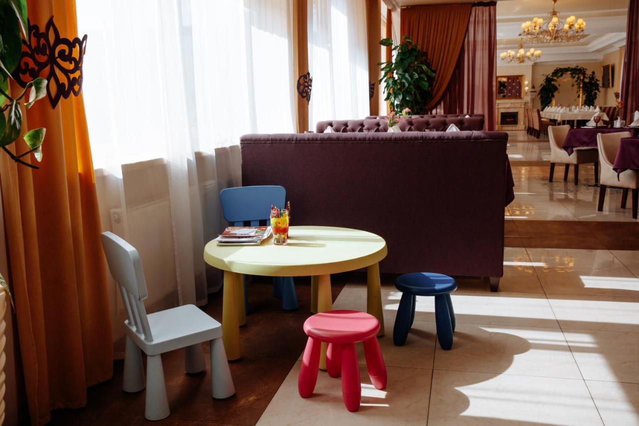 Argo Hotel Lviv Bagian luar foto